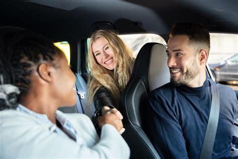 Hence, drivers' take-home pay depends on how much they drive. Drivers keep the majority of each fare, and the rest goes to the rideshare company. Most rideshare companies collect a commission as well as a booking fee. In the United States, Uber drivers make $16.02 per hour before expenses on average, according to a survey of 995 drivers.